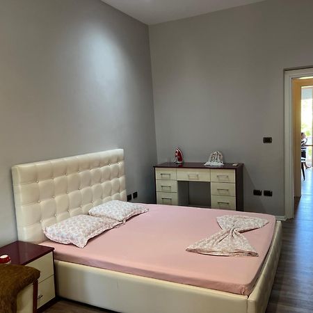 Lukas Apartament Vollga Дуррес Экстерьер фото