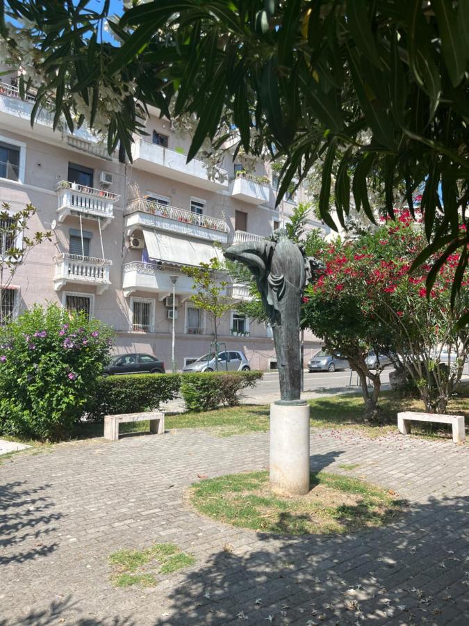 Lukas Apartament Vollga Дуррес Экстерьер фото