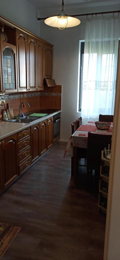 Lukas Apartament Vollga Дуррес Экстерьер фото