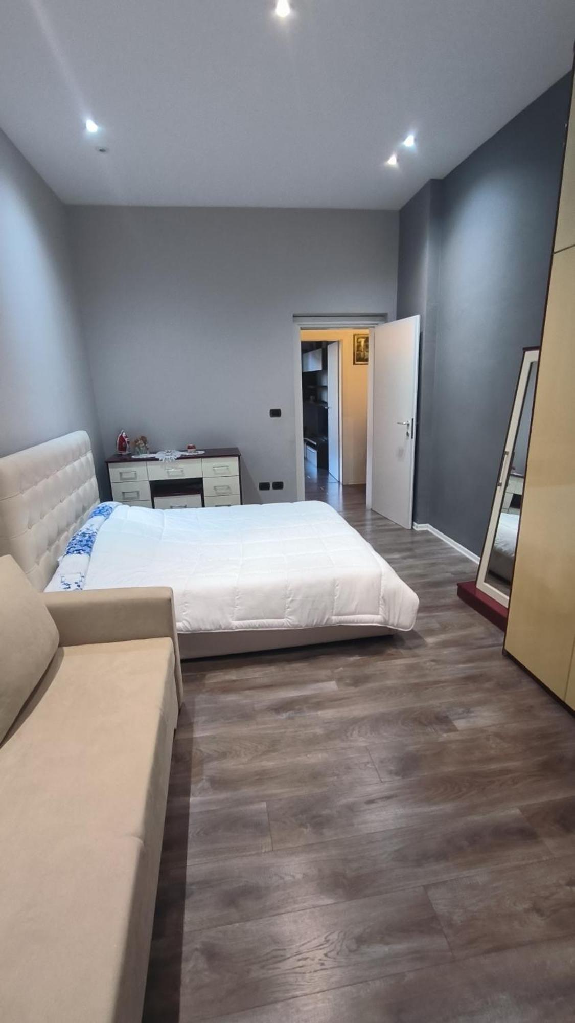 Lukas Apartament Vollga Дуррес Экстерьер фото