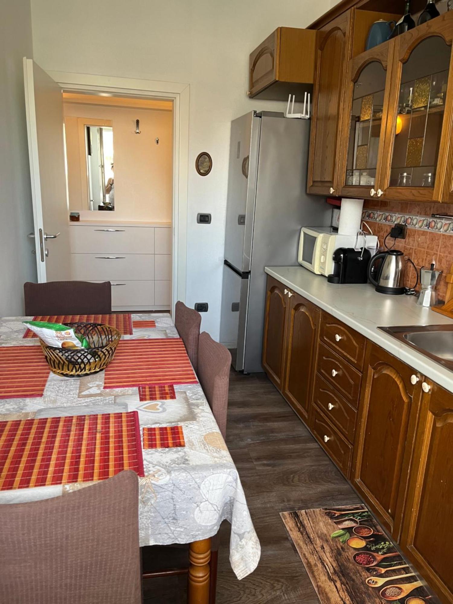 Lukas Apartament Vollga Дуррес Экстерьер фото