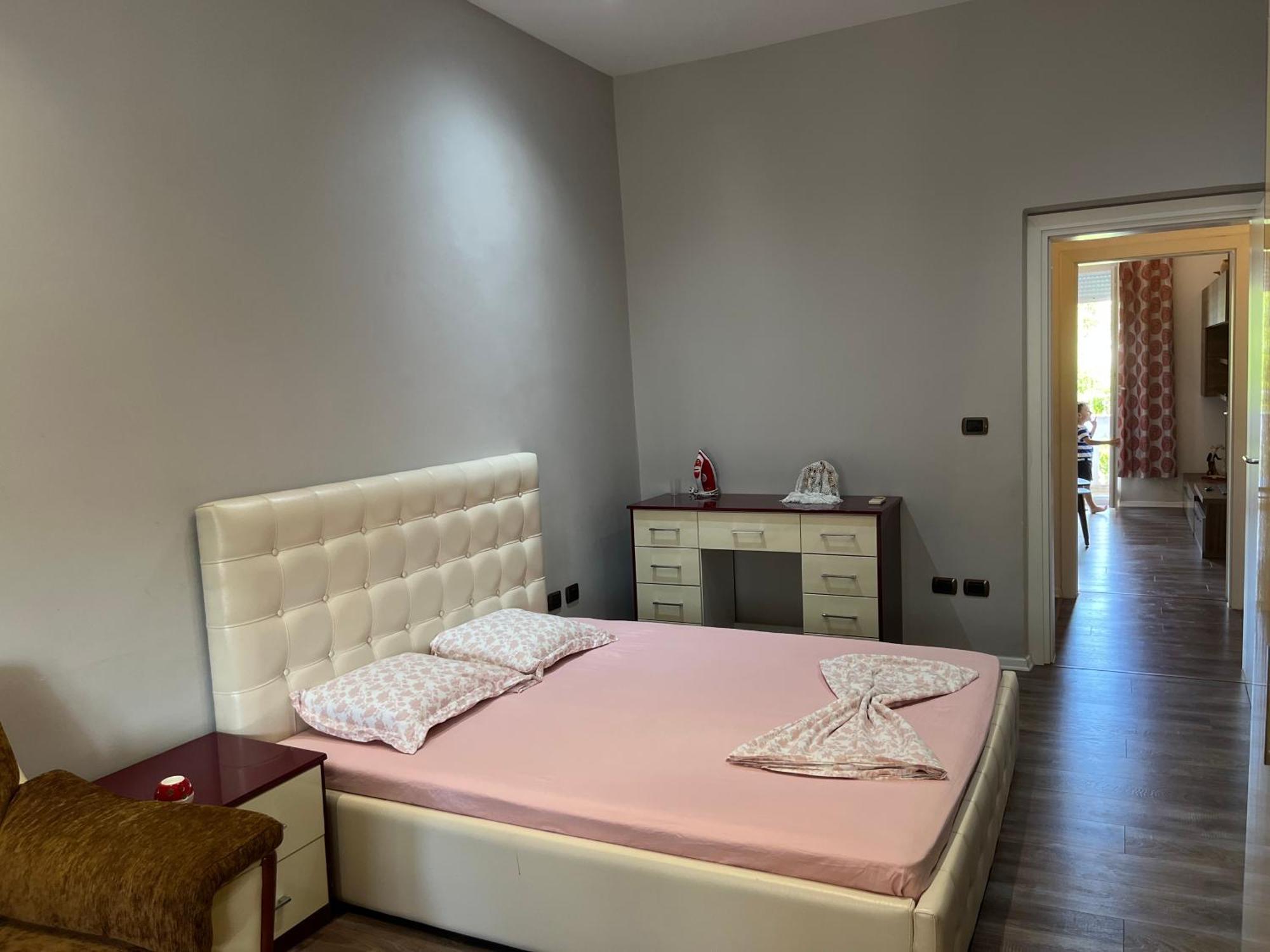 Lukas Apartament Vollga Дуррес Экстерьер фото