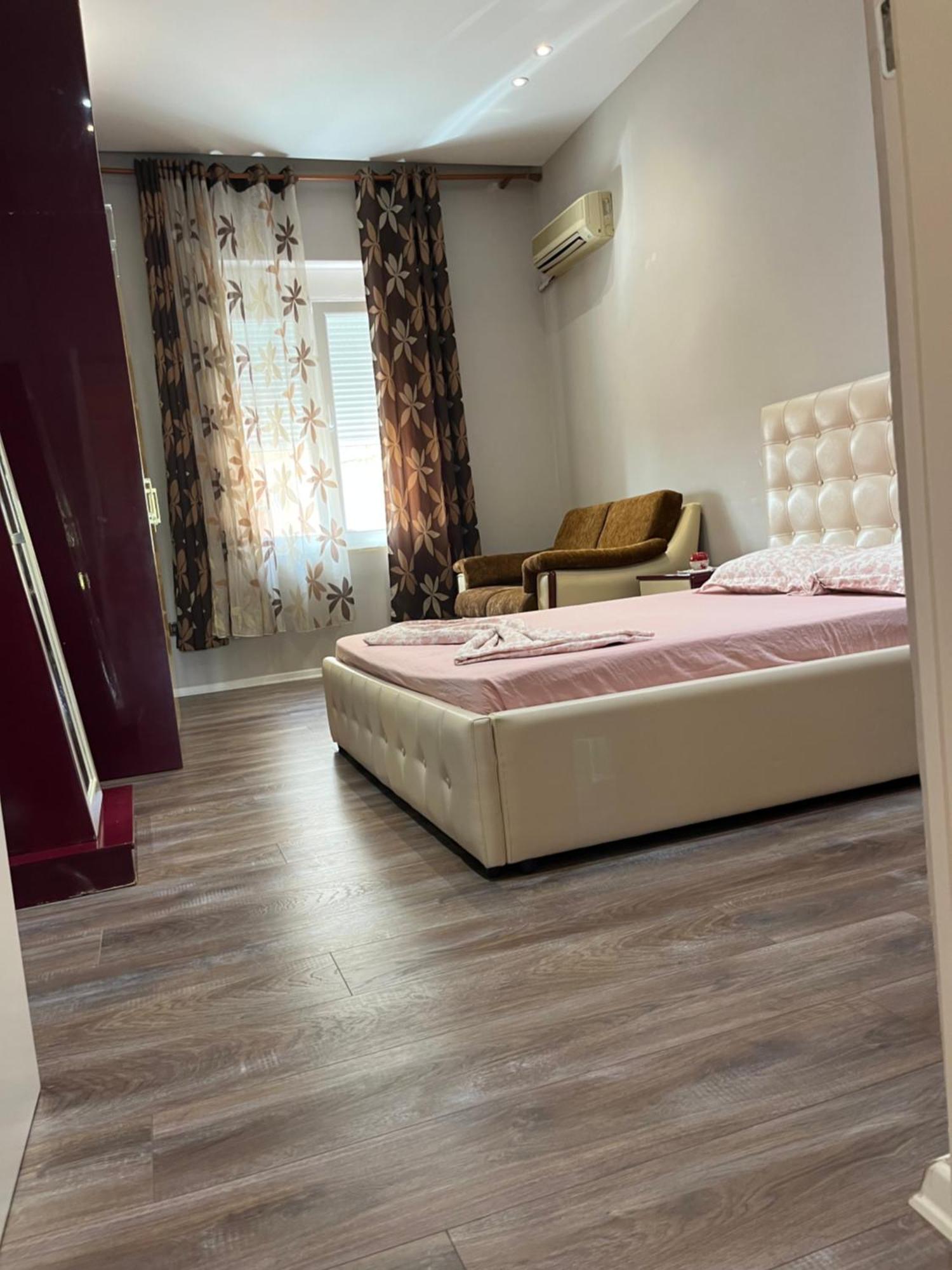 Lukas Apartament Vollga Дуррес Экстерьер фото