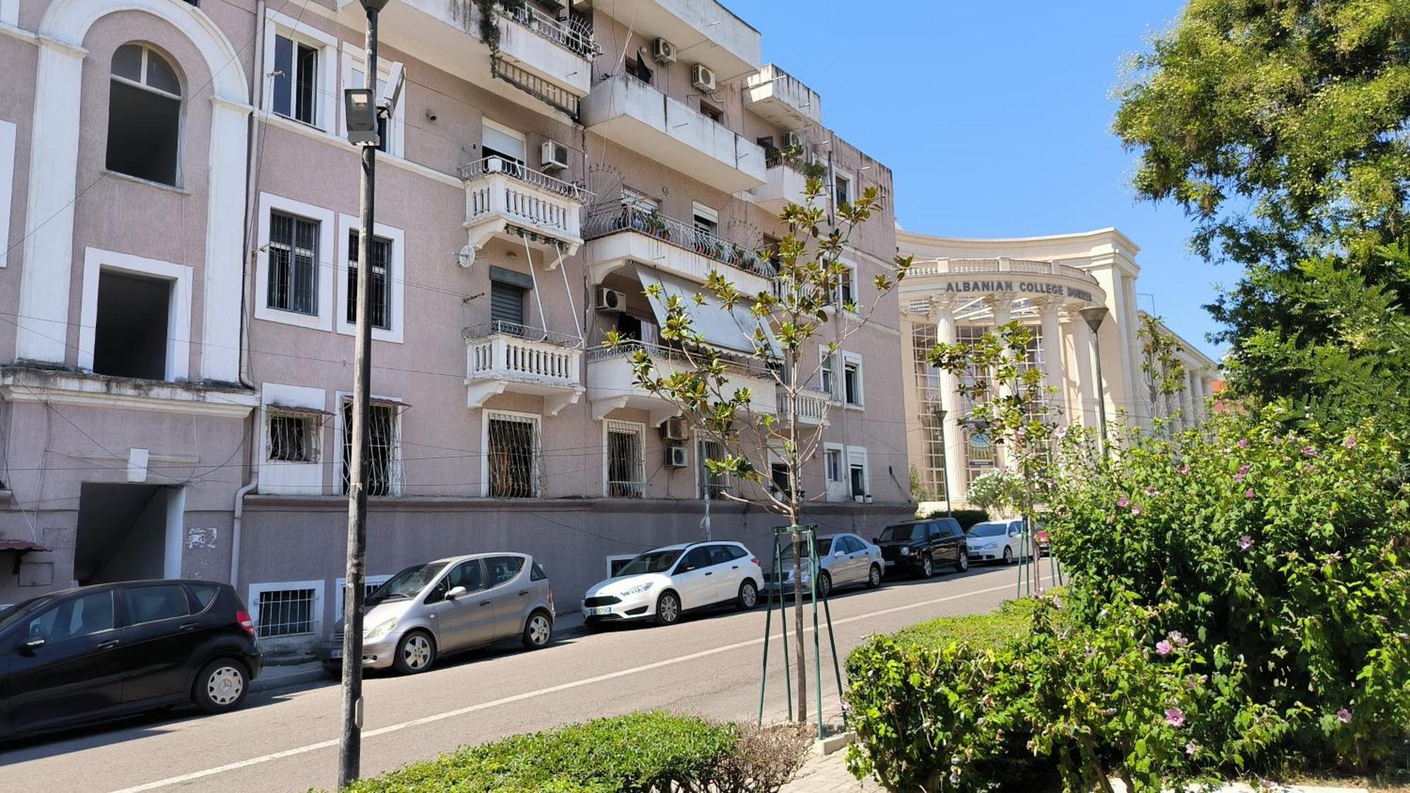 Lukas Apartament Vollga Дуррес Экстерьер фото