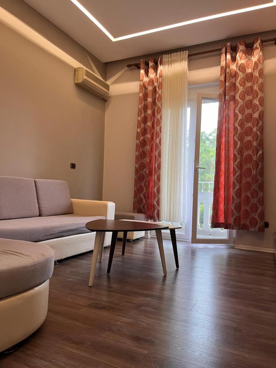 Lukas Apartament Vollga Дуррес Экстерьер фото