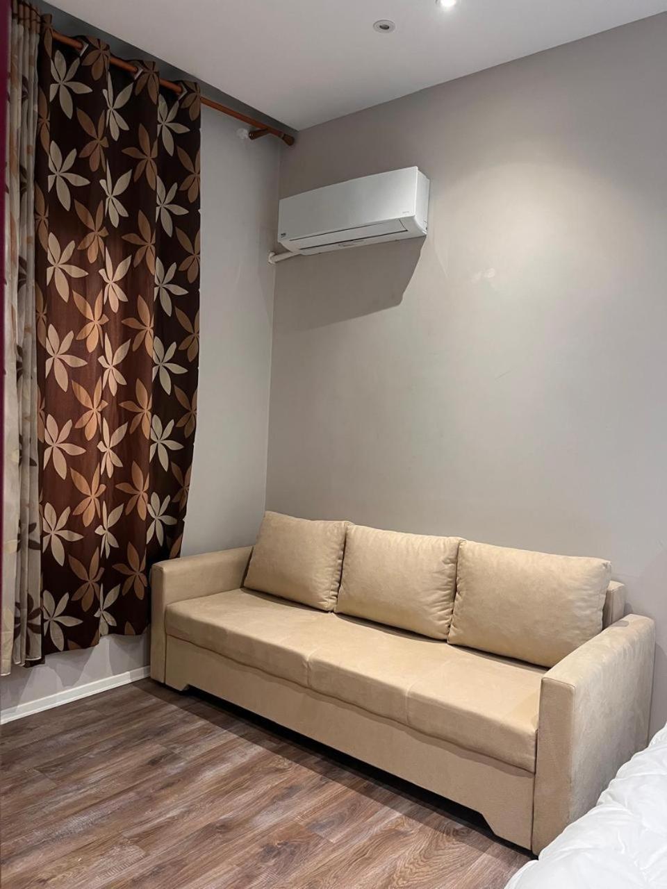 Lukas Apartament Vollga Дуррес Экстерьер фото