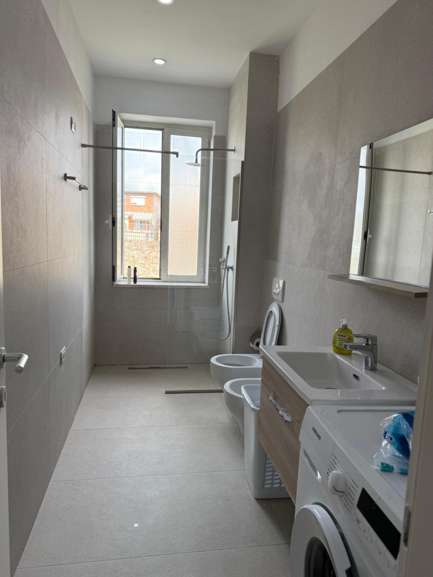 Lukas Apartament Vollga Дуррес Экстерьер фото