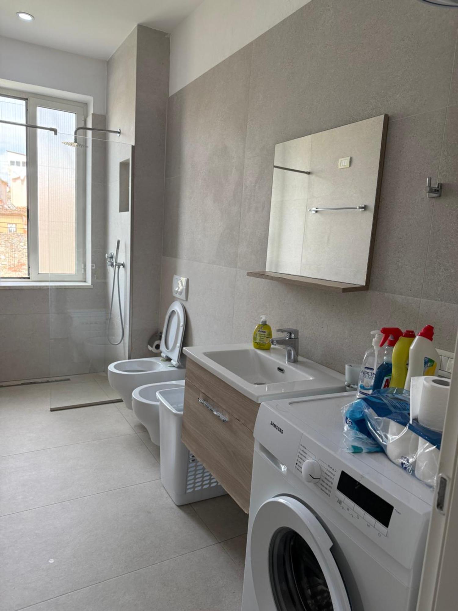 Lukas Apartament Vollga Дуррес Экстерьер фото