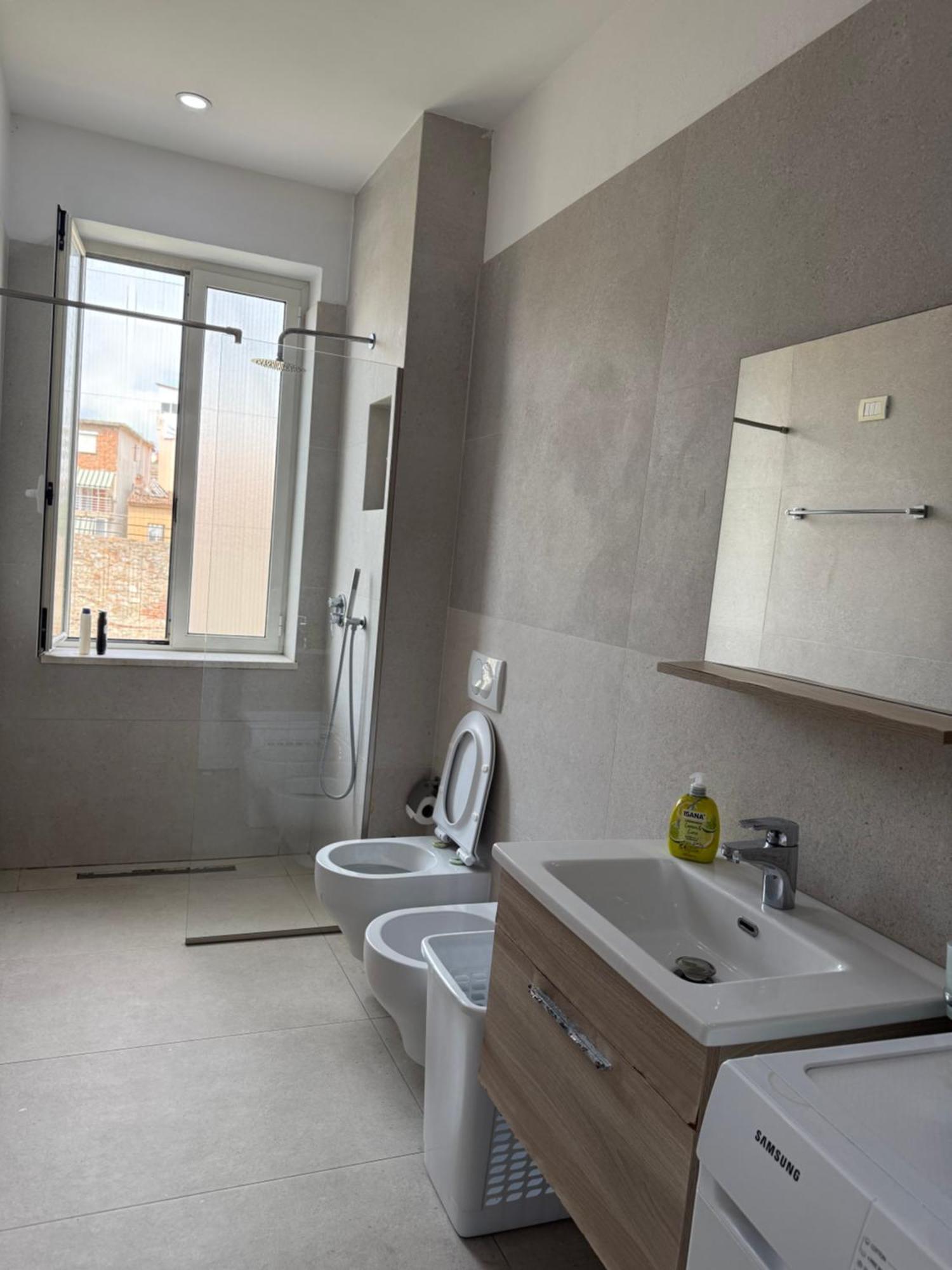 Lukas Apartament Vollga Дуррес Экстерьер фото