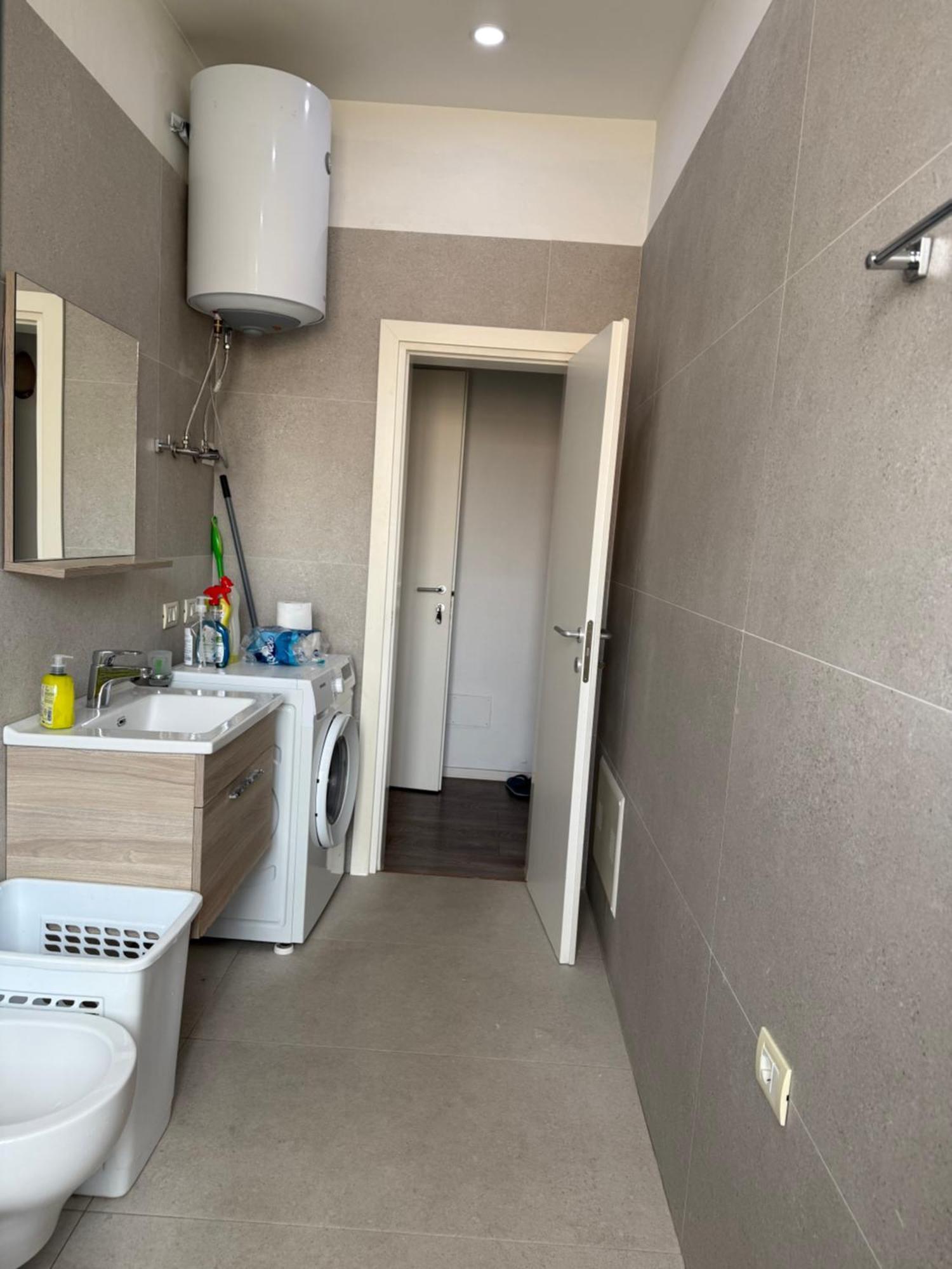 Lukas Apartament Vollga Дуррес Экстерьер фото